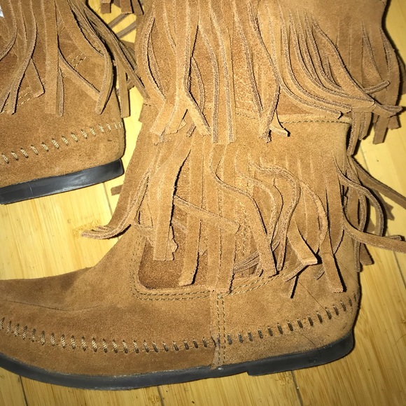 Minnetonka fringe boots - Picture 2 of 3